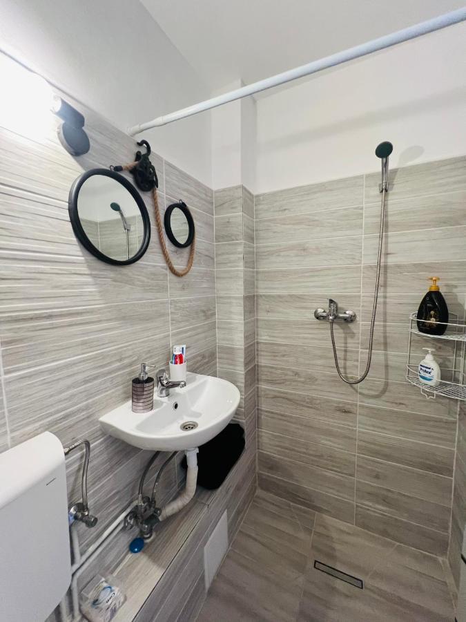 אראד Miha Modern And Central Apartament מראה חיצוני תמונה